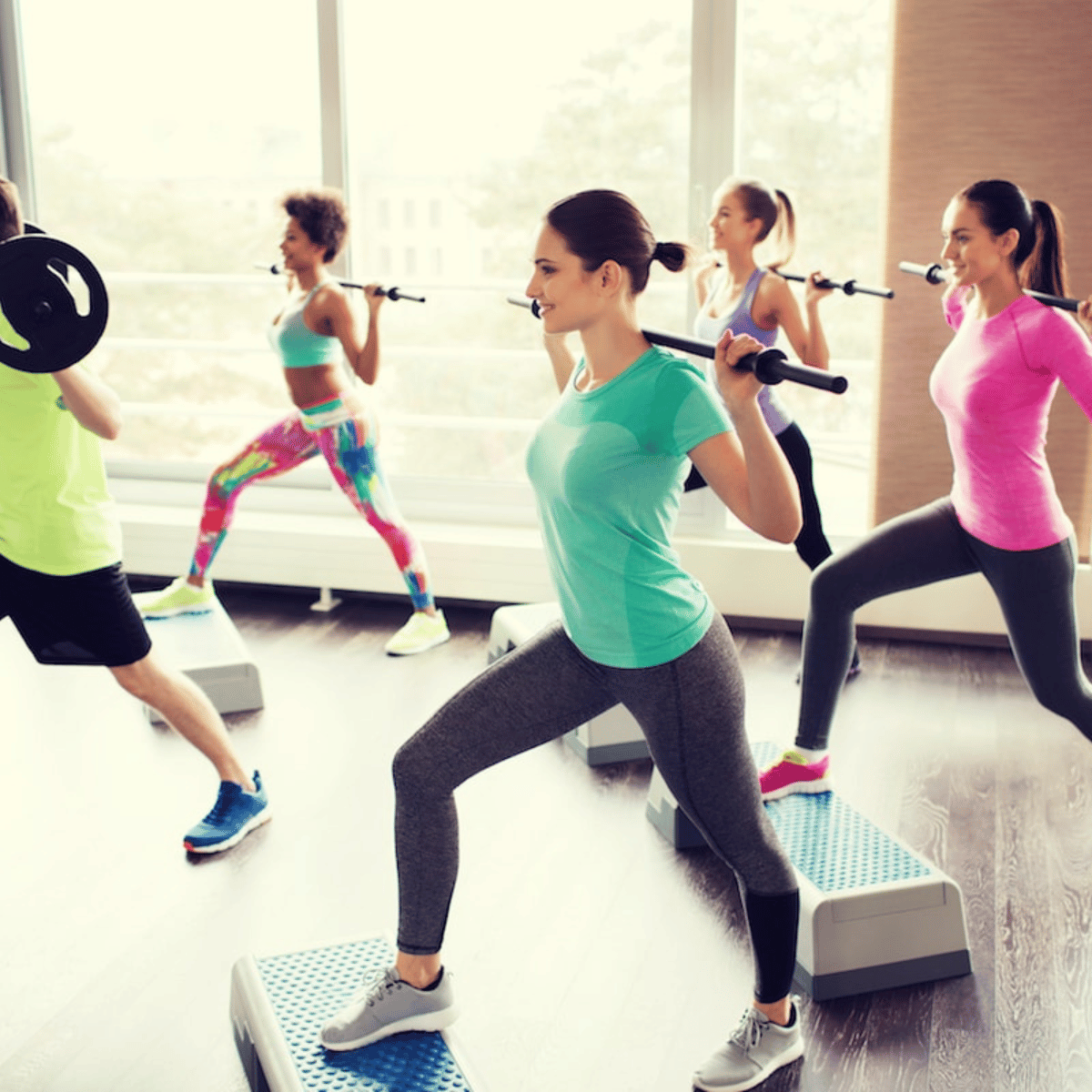 Clase de entrenamiento con pesas